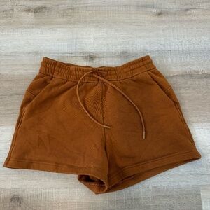 Lululemon Loungeful high-rise fleece shorts in Butternut Brown Size 8